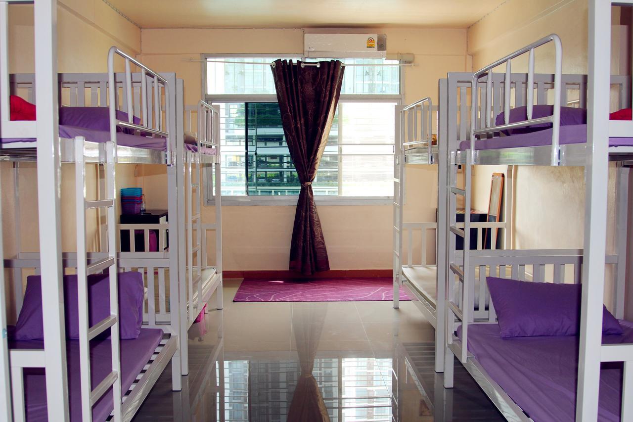 Small Elephant Hostel Бангкок Екстер'єр фото