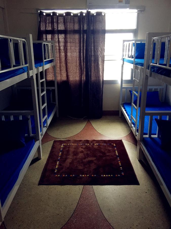 Small Elephant Hostel Бангкок Екстер'єр фото