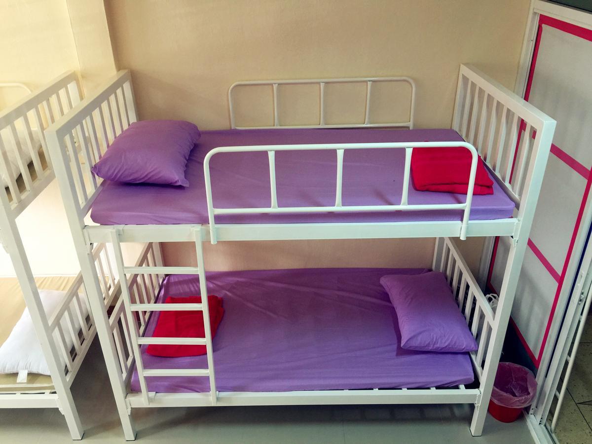 Small Elephant Hostel Бангкок Екстер'єр фото