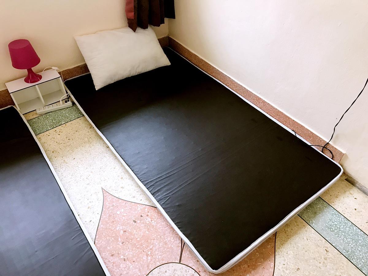 Small Elephant Hostel Бангкок Екстер'єр фото